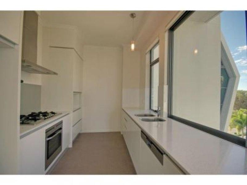 28 Bayview St, Runaway Bay QLD 4216