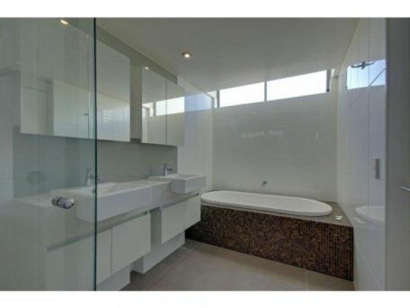 28 Bayview St, Runaway Bay QLD 4216
