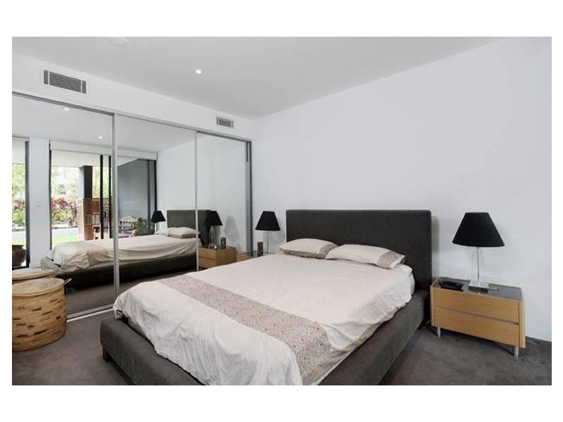 10 Pidgeon Close, West End QLD 4101