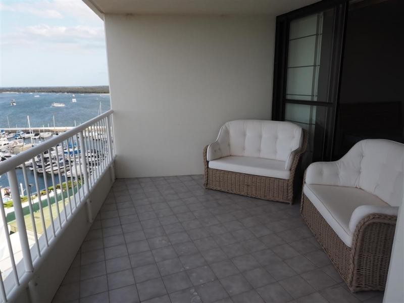 7 Oatland Esplanade, Runaway Bay QLD 4216