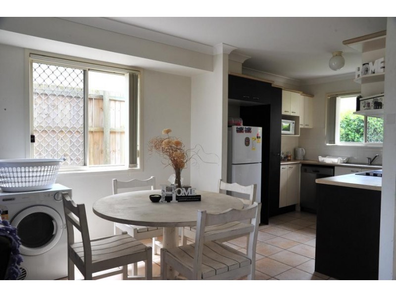 8 Earnshaw Street, Calamvale QLD 4116