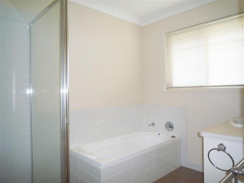 66 Johnston Street, Carina QLD 4152