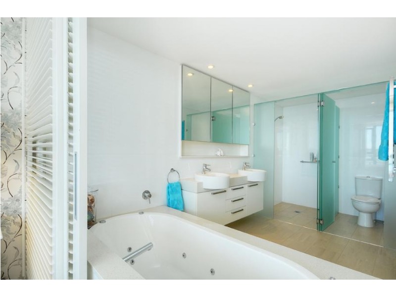 323 Bayview Street, Hollywell QLD 4216