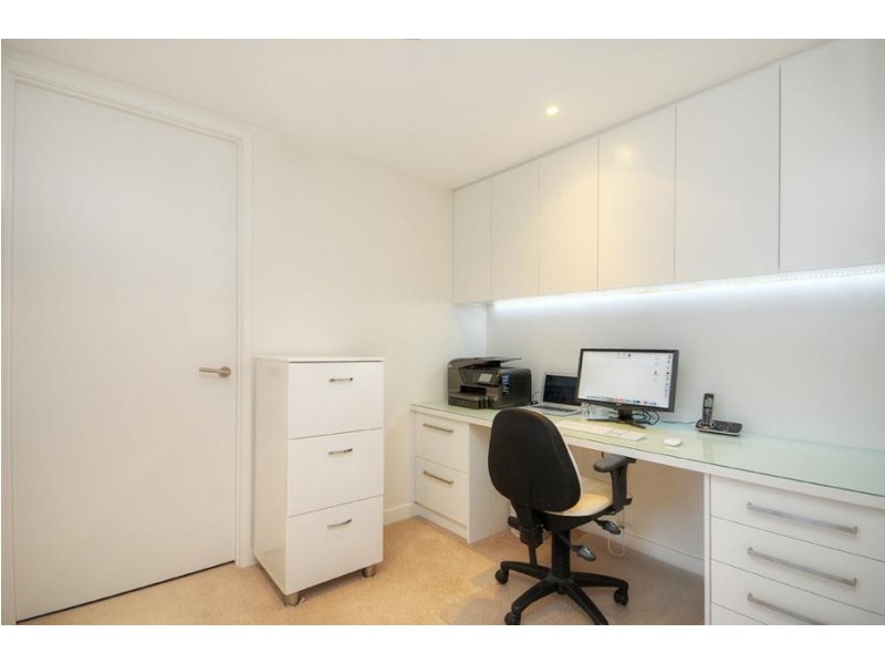 323 Bayview Street, Hollywell QLD 4216