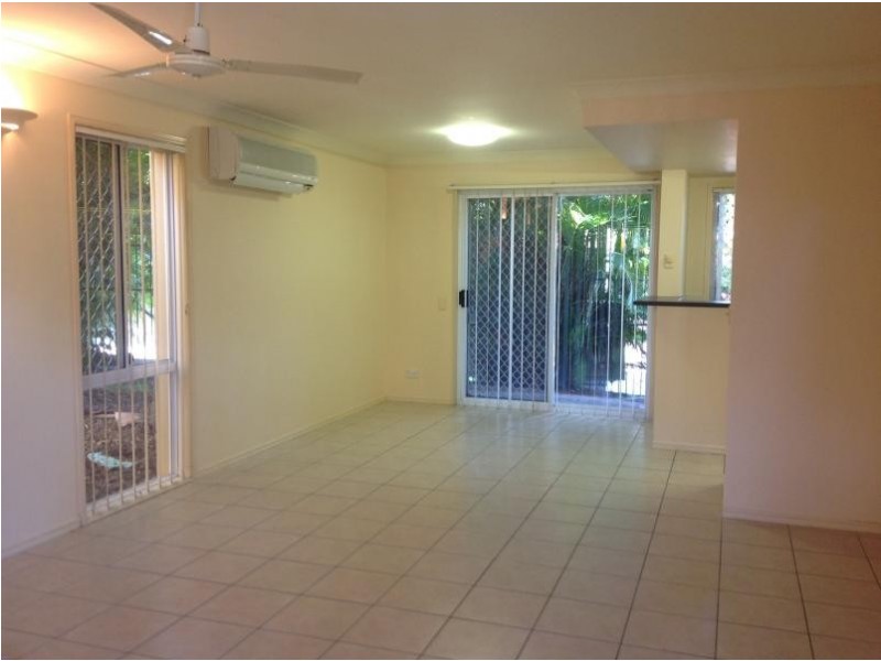 215 Cottesloe Dr, Mermaid Waters QLD 4218