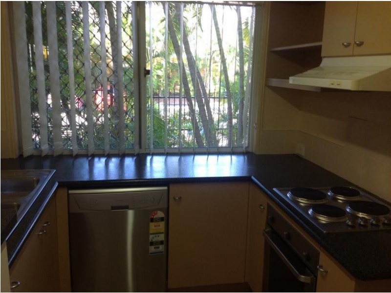 215 Cottesloe Dr, Mermaid Waters QLD 4218