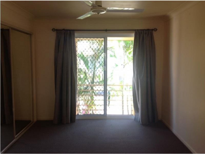 215 Cottesloe Dr, Mermaid Waters QLD 4218