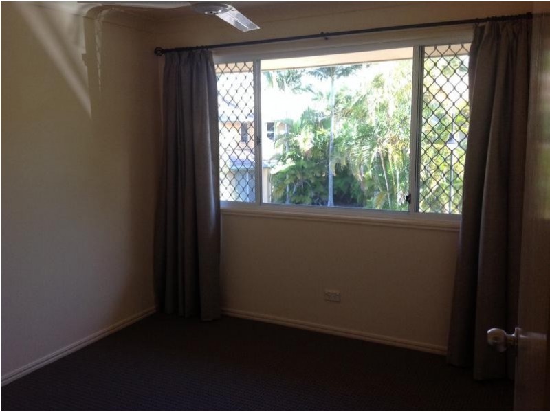 215 Cottesloe Dr, Mermaid Waters QLD 4218