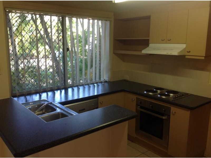 215 Cottesloe Dr, Mermaid Waters QLD 4218