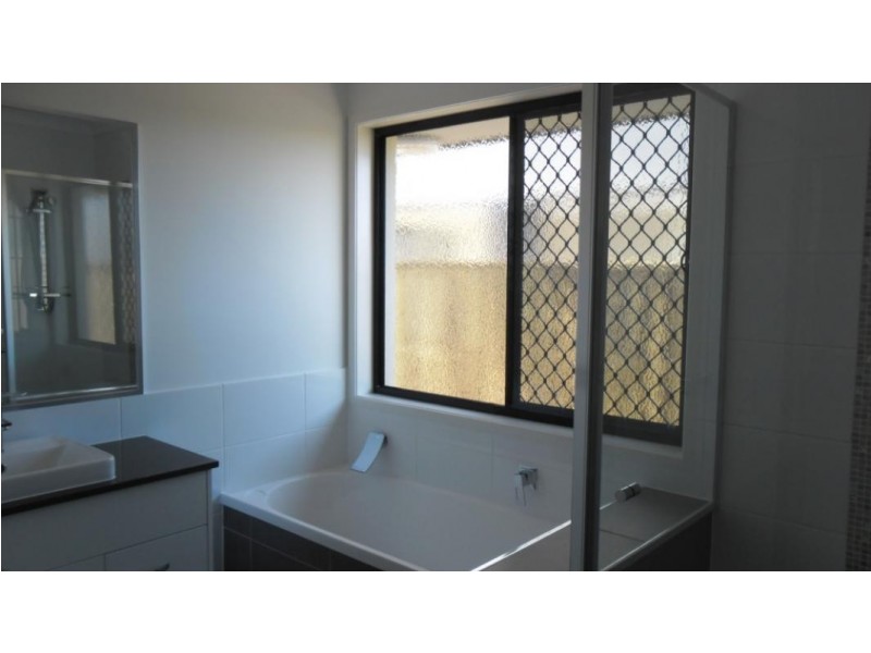 13 Keelson Crescent, Hope Island QLD 4212