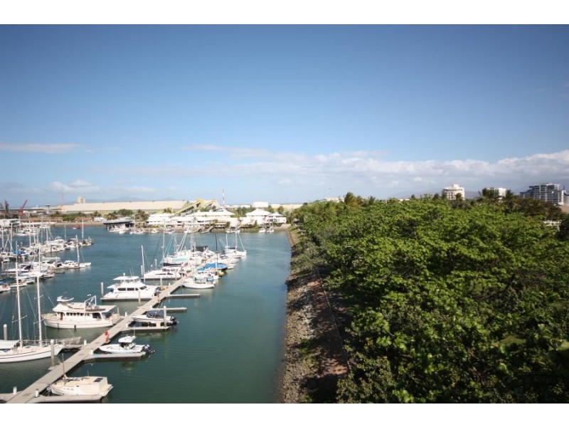 6 Mariners Drive, Townsville City QLD 4810