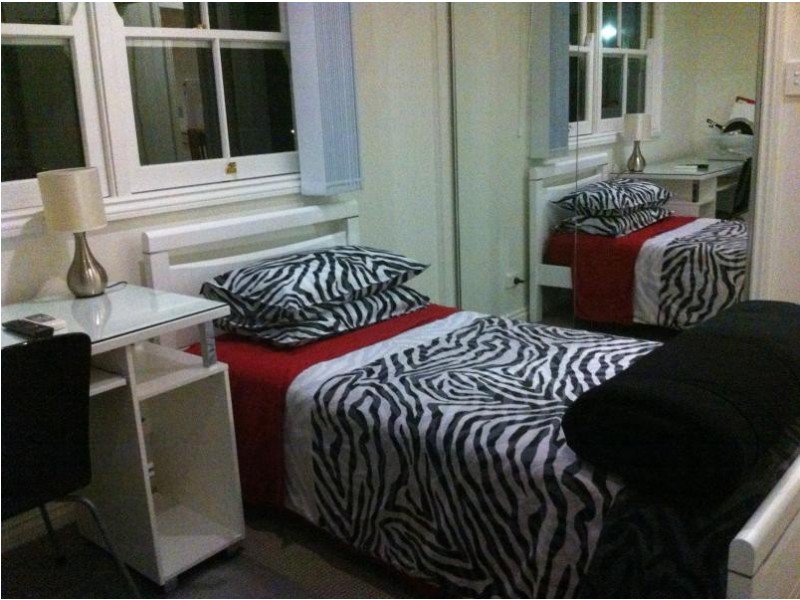 12 Kings Road, Taringa QLD 4068