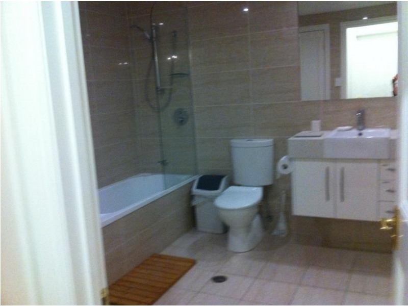 12 Kings Road, Taringa QLD 4068