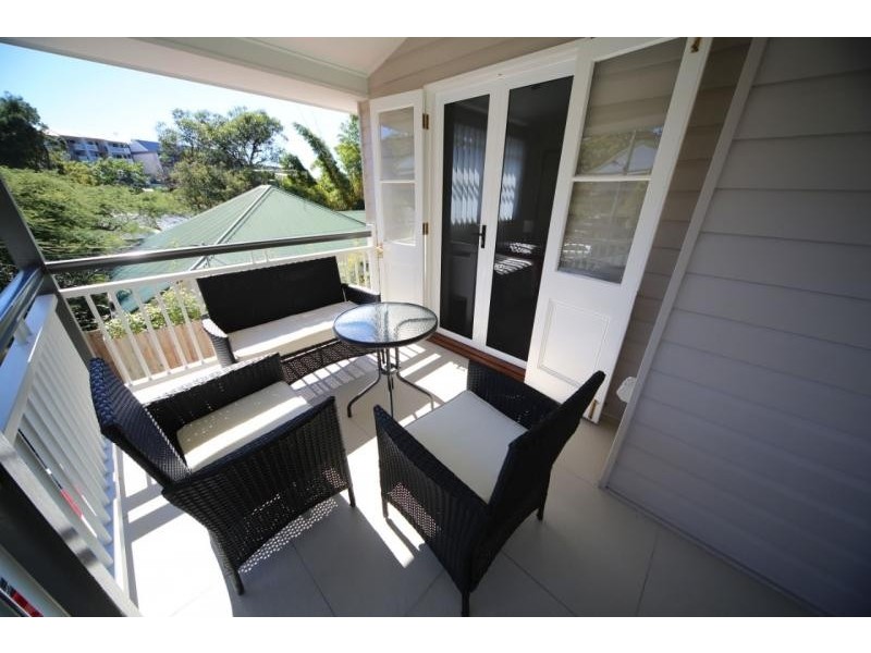 12 Kings Road, Taringa QLD 4068