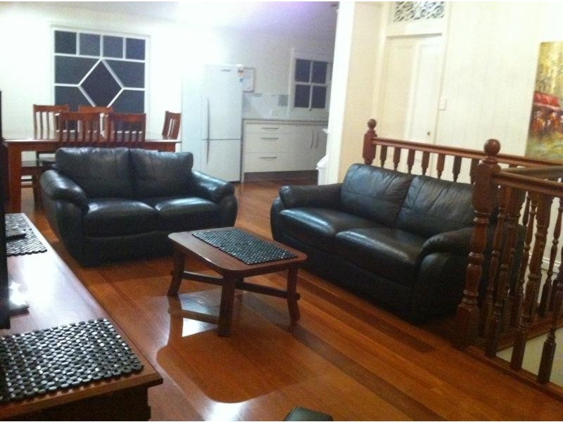 12 Kings Road, Taringa QLD 4068