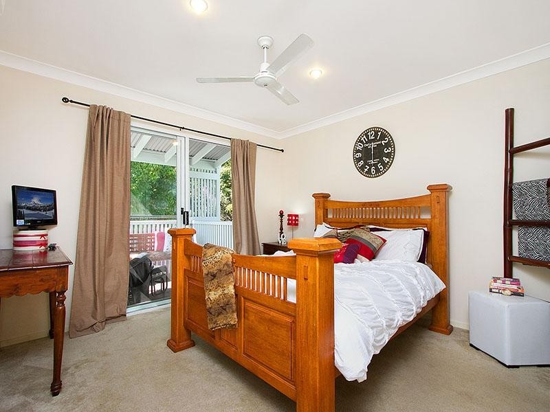 35 MIAWELA STREET, Norman Park QLD 4170