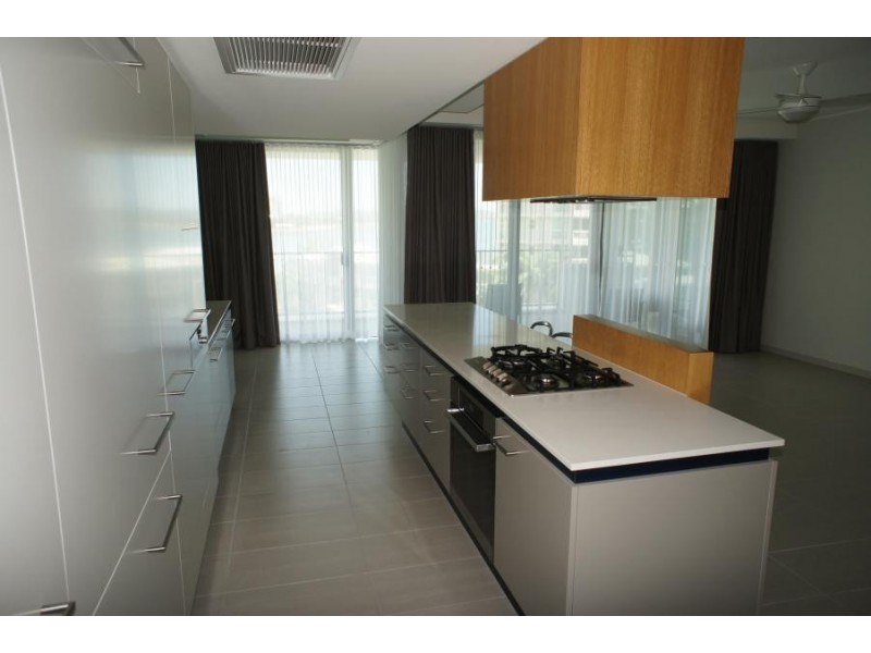 6 Mariners Drive, Townsville City QLD 4810