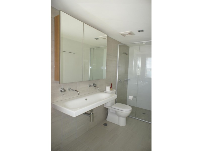 6 Mariners Drive, Townsville City QLD 4810