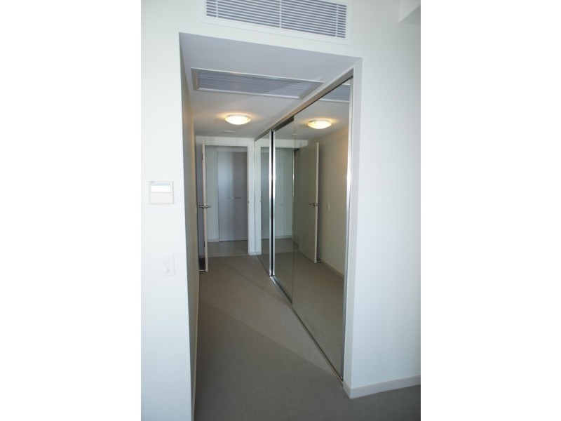 6 Mariners Drive, Townsville City QLD 4810