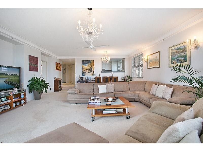 12 Commodore Drive, Main Beach QLD 4217