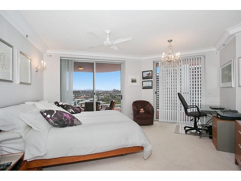 12 Commodore Drive, Main Beach QLD 4217