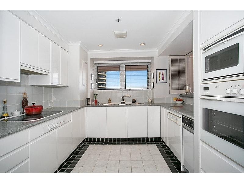 12 Commodore Drive, Main Beach QLD 4217