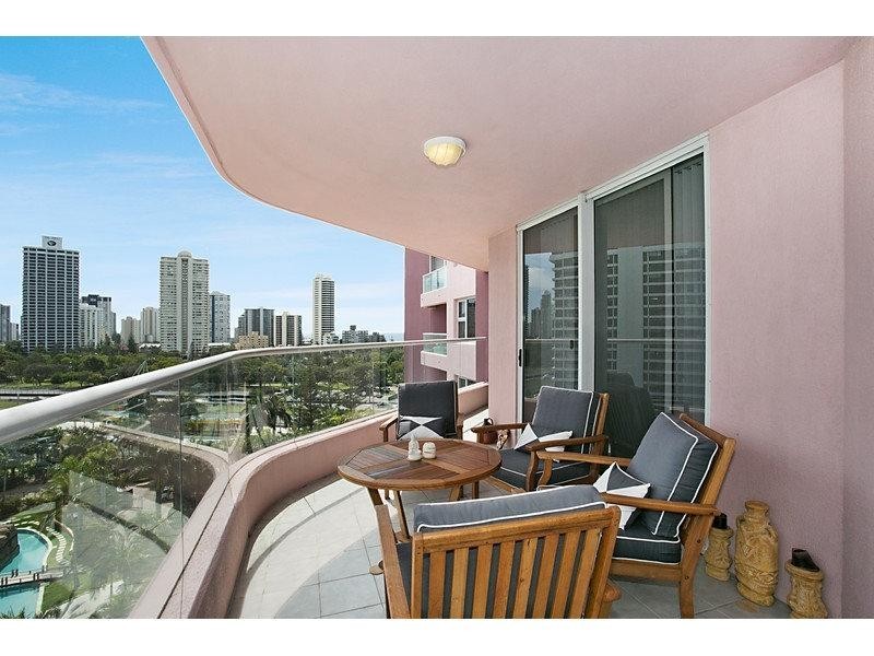 12 Commodore Drive, Main Beach QLD 4217