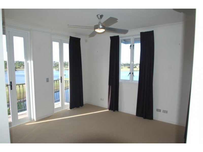 3030 The Boulevard, Carrara QLD 4211