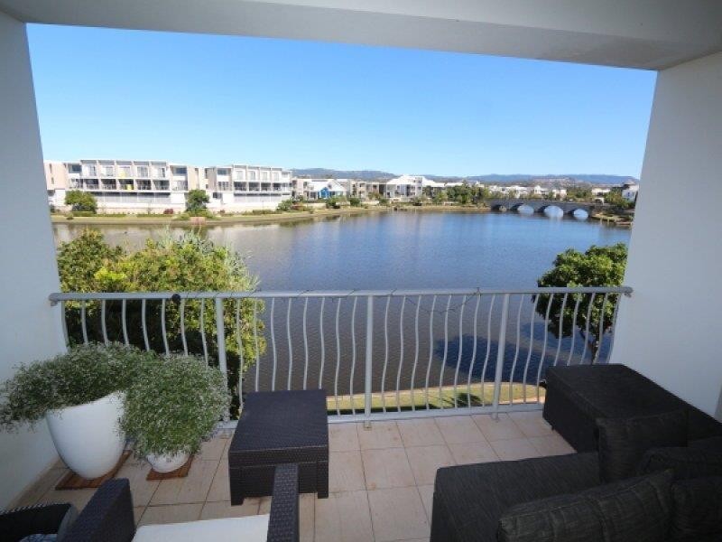 5056 Emerald Island Drive, Carrara QLD 4211