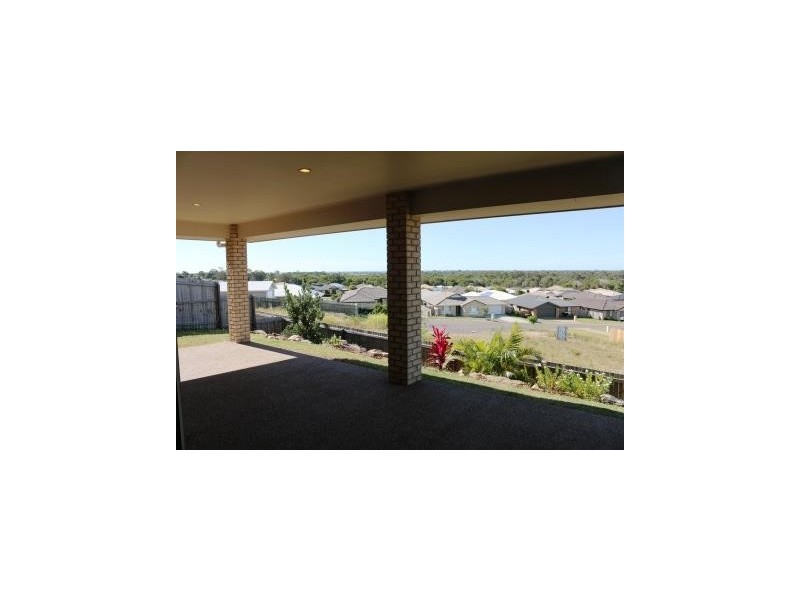 16 MIA CRT, Kawungan QLD 4655