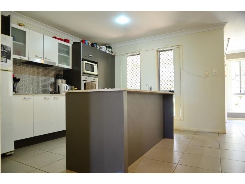 33 Shaw Pl, Redland Bay QLD 4165