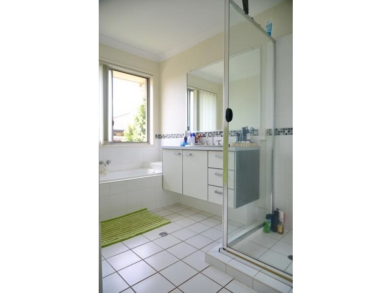33 Shaw Pl, Redland Bay QLD 4165