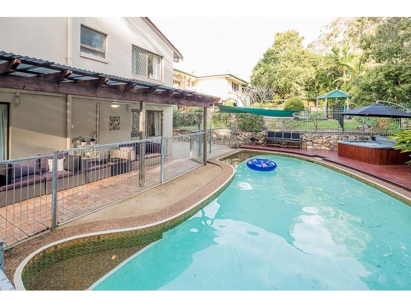 1 Tempest Street, Chapel Hill QLD 4069