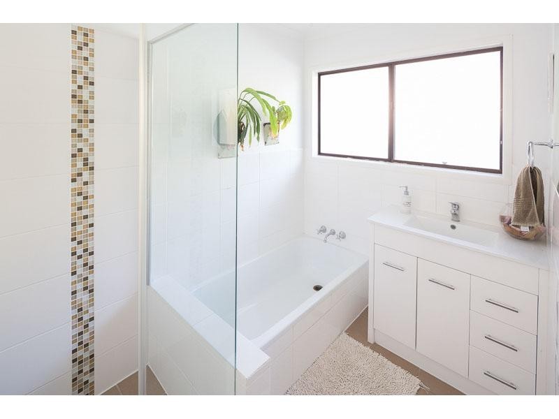 1 Tempest Street, Chapel Hill QLD 4069