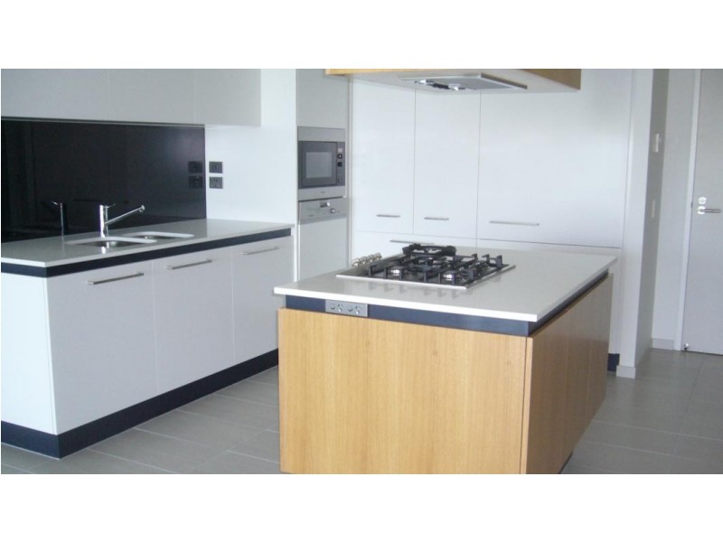 6 2103 Mariners Drive, Townsville City QLD 4810