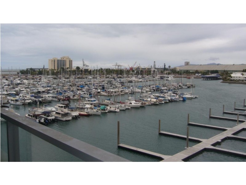 6 2103 Mariners Drive, Townsville City QLD 4810