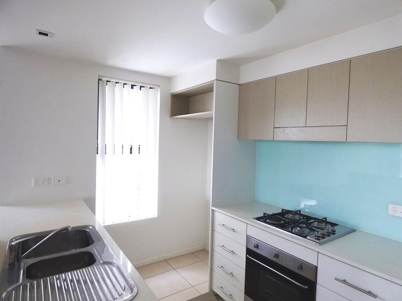 1206  / 16 Surbiton Court, Carindale QLD 4152