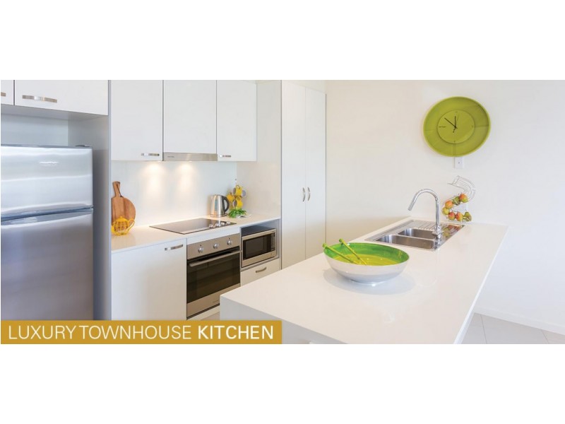 5054 Emerald Island Drive, Carrara QLD 4211