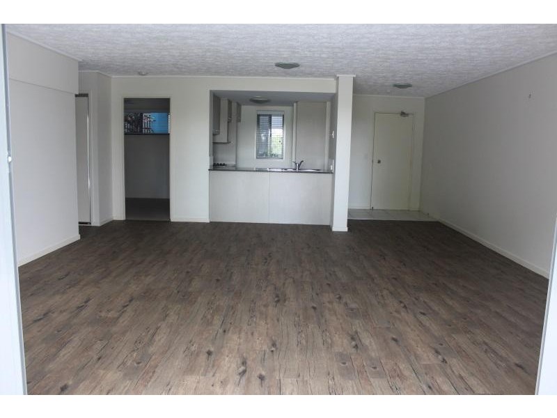 14 / 4 Grand Parade, Parrearra QLD 4575