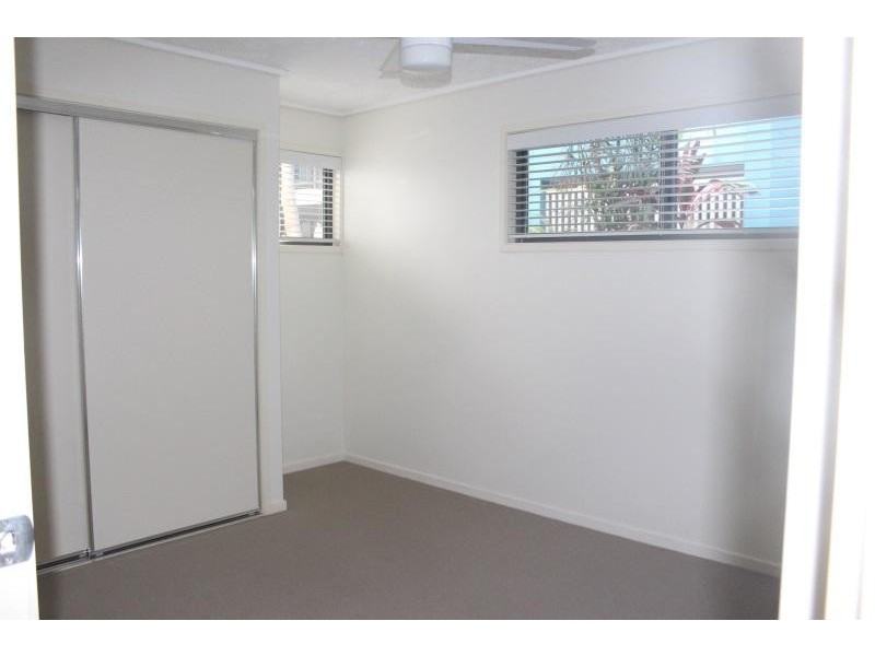 14 / 4 Grand Parade, Parrearra QLD 4575