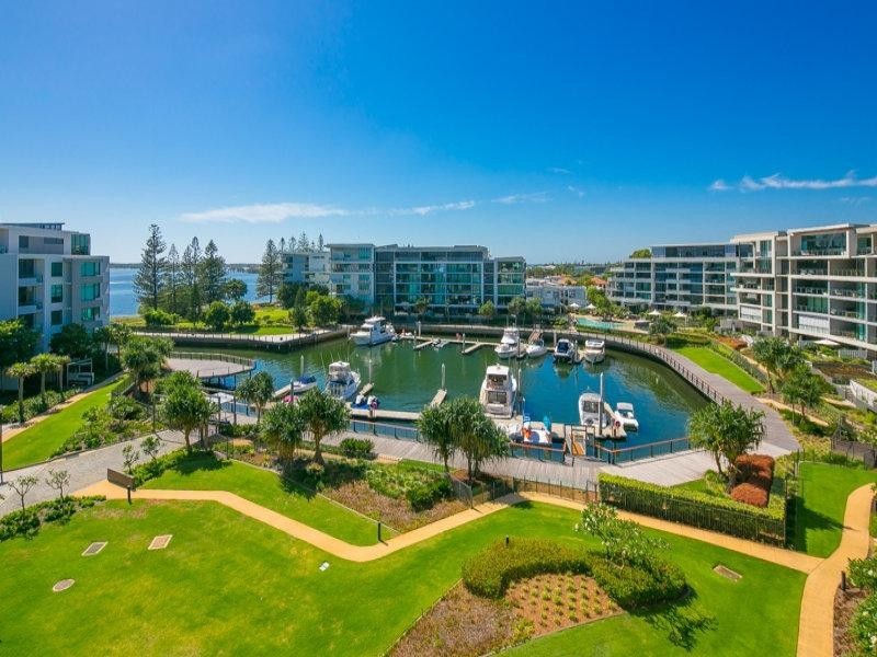 17/323 Bayview Street, Runaway Bay QLD 4216