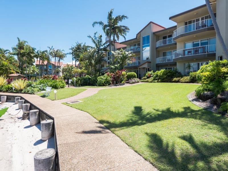 22 Jeniffer Ave, Runaway Bay QLD 4216