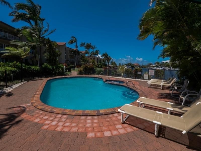 22 Jeniffer Ave, Runaway Bay QLD 4216