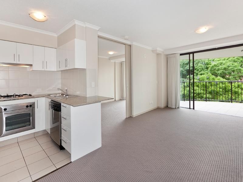 09/8 Land Street, Toowong QLD 4066