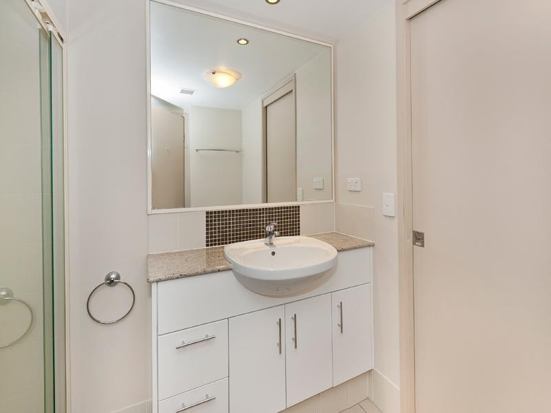 09/8 Land Street, Toowong QLD 4066