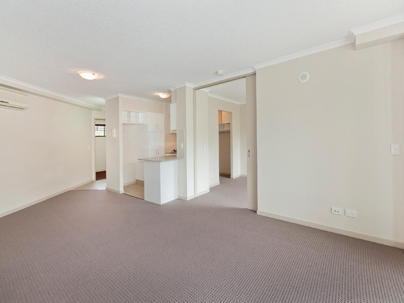 09/8 Land Street, Toowong QLD 4066