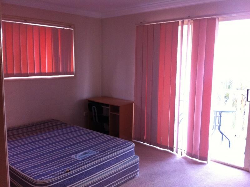 126 Klumpp Rd, Mount Gravatt QLD 4122