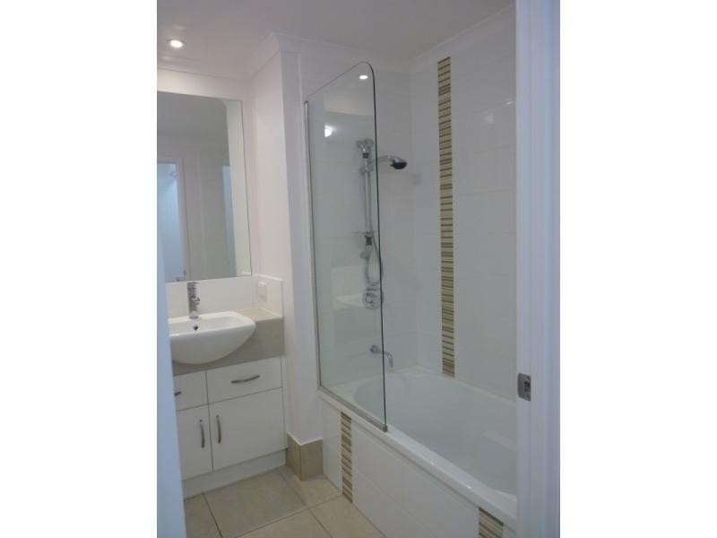 1/ 6-24 Henry Street, West End QLD 4810