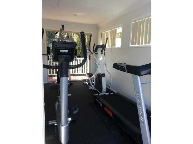 126 Klumpp Rd, Upper Mount Gravatt QLD 4122
