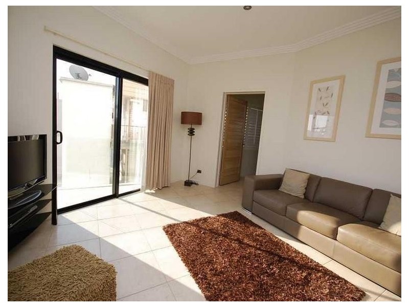 2/8 Marina Walk, Alexandra Headland QLD 4572